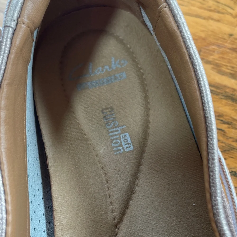 CLARKS ARBOR OPAL LEATHER BOAT SHOE
SIZE 9.5 - Picture 4 of 12